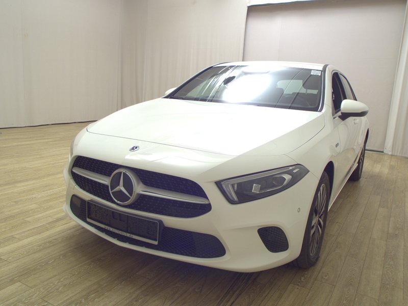 Mercedes-Benz A 250 e automatik Progressive • Full LED • digitalni instrumenti — 2