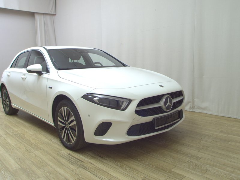 Mercedes-Benz A 250 e automatik Progressive • Full LED • digitalni instrumenti — 3