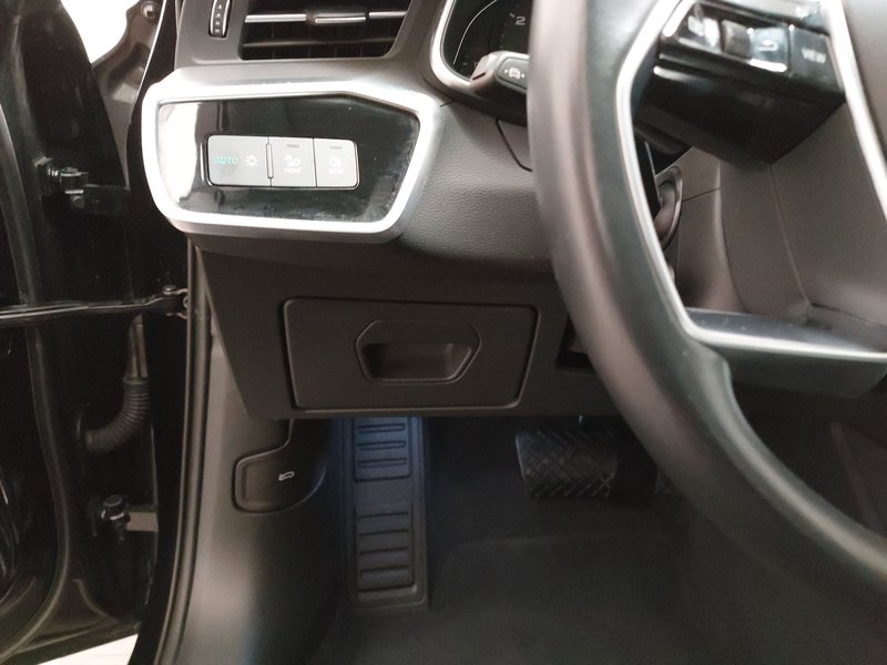 Audi A6 Avant 40 TDI • ACC • električna vrata prtljažnika — 7