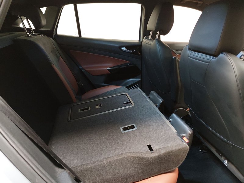 Volkswagen ID.4 Pro • AHK • ACC — 11