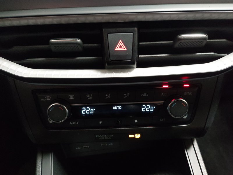 SEAT Ibiza 1.0 TSI FR-Line • Full LED • navigacija — 15