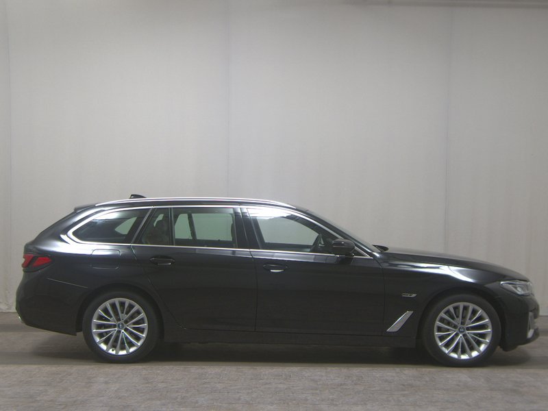 BMW 530e Touring automatik Luxury Line • panorama • HUD
