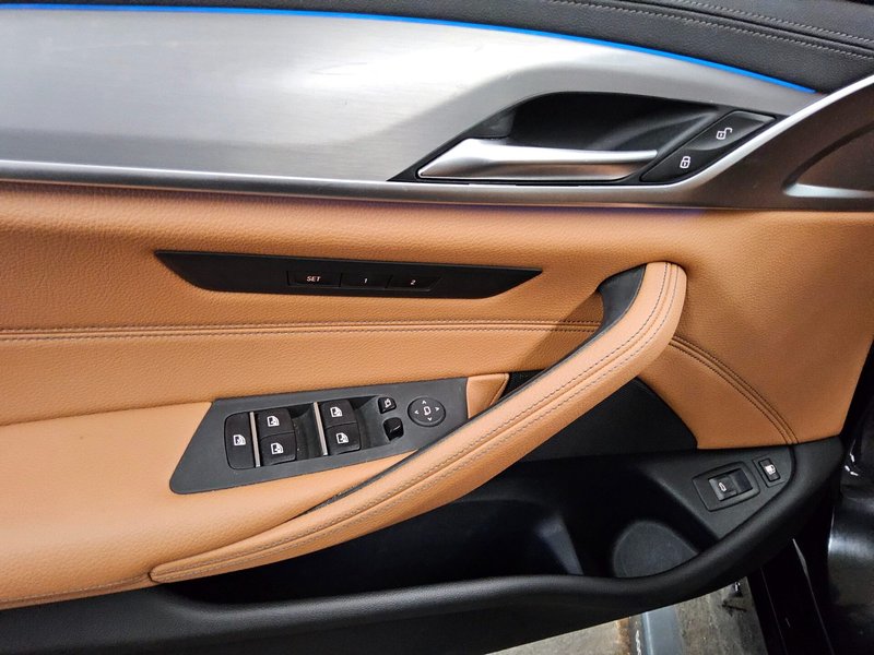 BMW 530e Touring automatik Luxury Line • panorama • HUD — 10