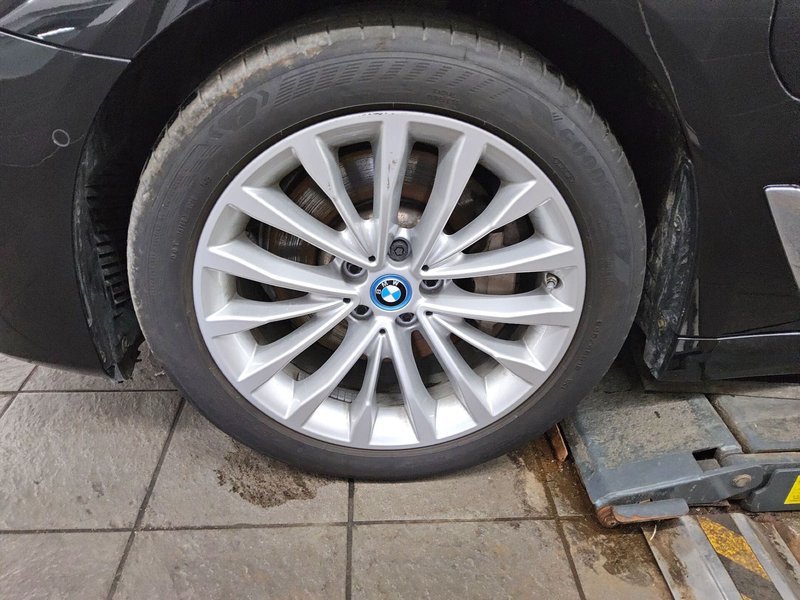BMW 530e Touring automatik Luxury Line • panorama • HUD — 11