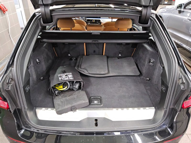 BMW 530e Touring automatik Luxury Line • panorama • HUD — 13