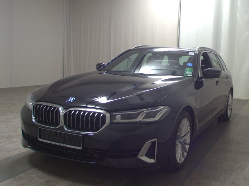 BMW 530e Touring automatik Luxury Line • panorama • HUD — 2