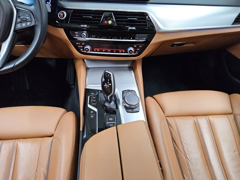 BMW 530e Touring automatik Luxury Line • panorama • HUD — 6