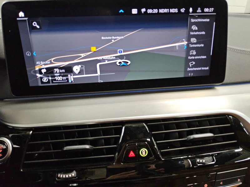 BMW 530e Touring automatik Luxury Line • panorama • HUD — 7