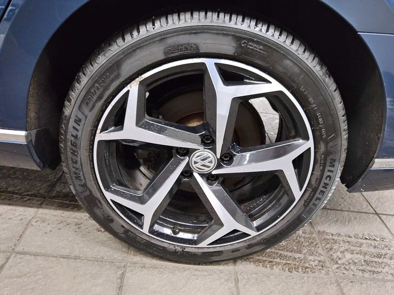 Volkswagen Passat Variant 2.0 TDI automatik Elegance • Full LED • ACC — 10
