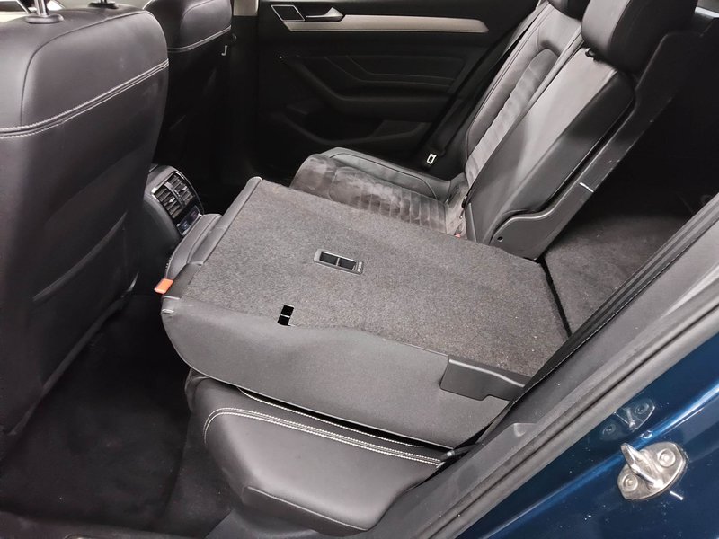 Volkswagen Passat Variant 2.0 TDI automatik Elegance • Full LED • ACC — 12