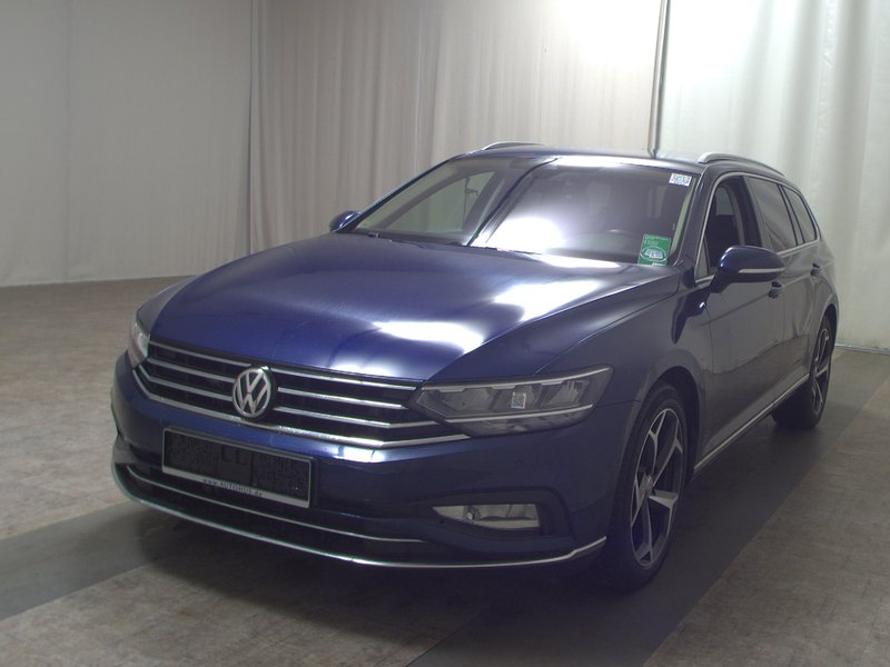 Volkswagen Passat Variant 2.0 TDI automatik Elegance • Full LED • ACC — 2