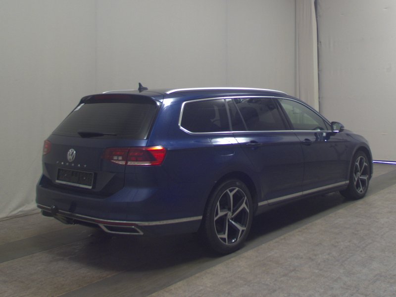 Volkswagen Passat Variant 2.0 TDI automatik Elegance • Full LED • ACC — 4