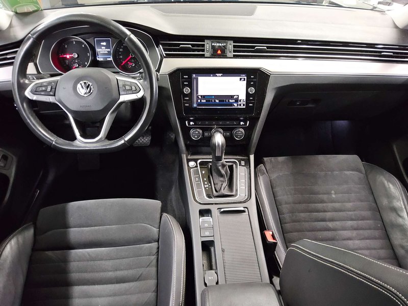Volkswagen Passat Variant 2.0 TDI automatik Elegance • Full LED • ACC — 5