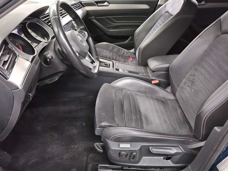 Volkswagen Passat Variant 2.0 TDI automatik Elegance • Full LED • ACC — 8