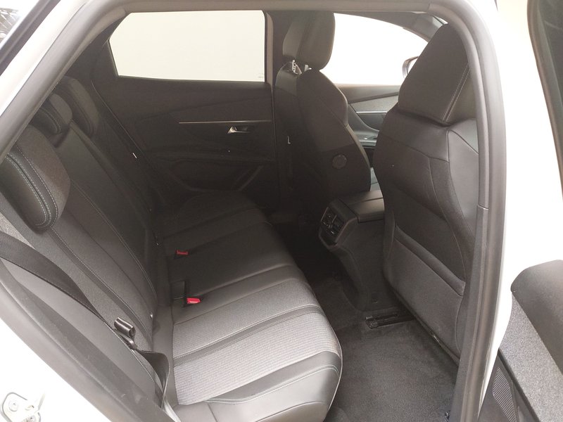 Peugeot 3008 1.2 PureTech Allure • LED • digitalni instrumenti — 12