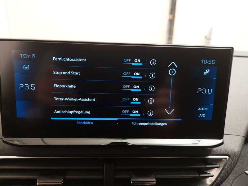 Peugeot 3008 1.2 PureTech Allure • LED • digitalni instrumenti — 18