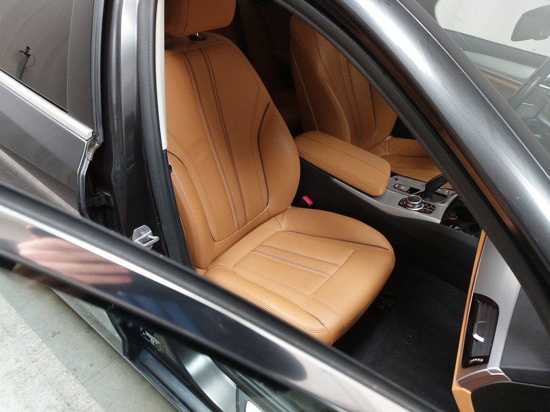 BMW 520d Touring automatik • AHK • Full LED — 10