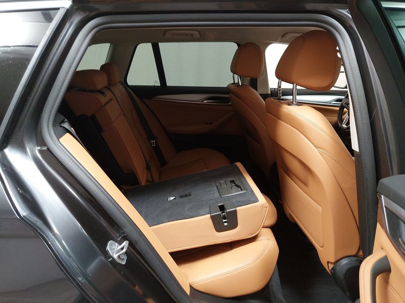 BMW 520d Touring automatik • AHK • Full LED — 11