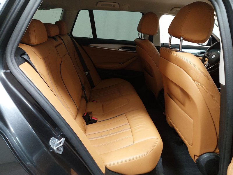 BMW 520d Touring automatik • AHK • Full LED — 12