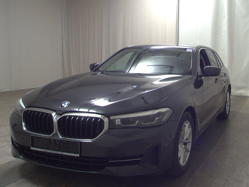 BMW 520d Touring automatik • AHK • Full LED — 2