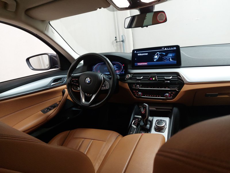 BMW 520d Touring automatik • AHK • Full LED — 21