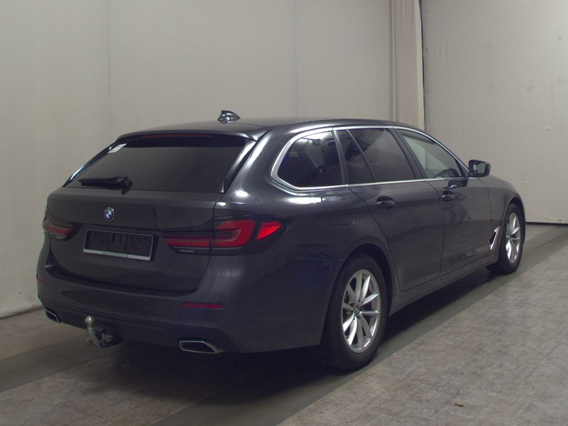 BMW 520d Touring automatik • AHK • Full LED — 4