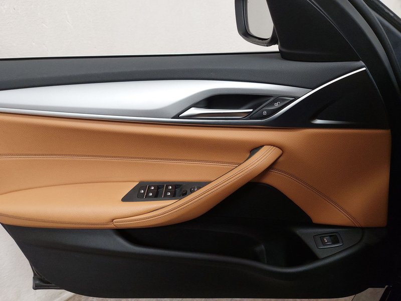 BMW 520d Touring automatik • AHK • Full LED — 5