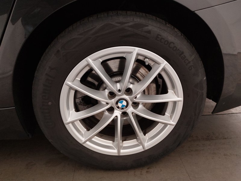 BMW 520d Touring automatik • AHK • Full LED — 8