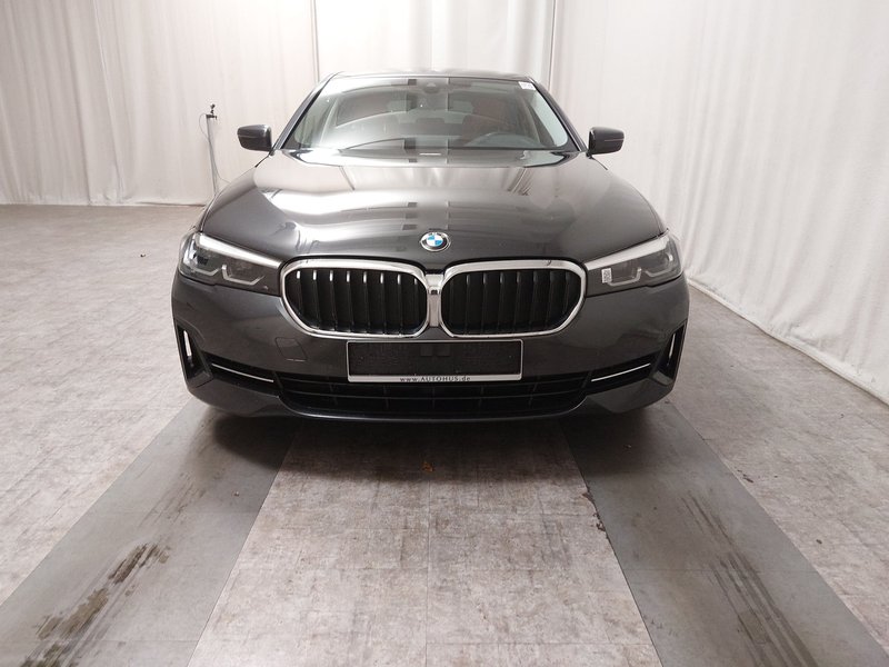 BMW 520d Touring automatik • AHK • Full LED — 9