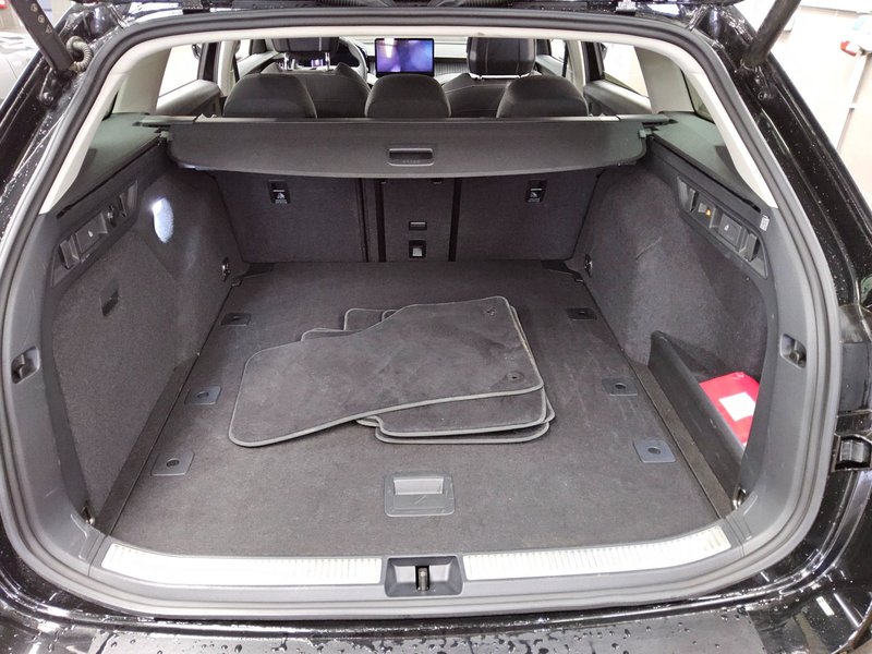 Škoda Superb Kombi 2.0 TDI automatik 4x4 Selection • ACC • električna peta vrata — 12