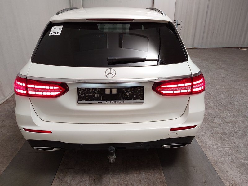 Mercedes-Benz E 220 d 4MATIC karavan automatik AMG Line • ACC • bežično punjenje — 14