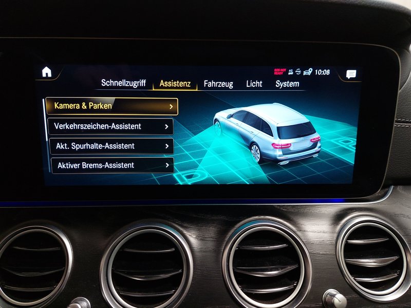 Mercedes-Benz E 220 d 4MATIC karavan automatik AMG Line • ACC • bežično punjenje — 22