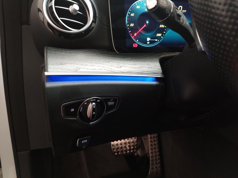 Mercedes-Benz E 220 d 4MATIC karavan automatik AMG Line • ACC • bežično punjenje — 7