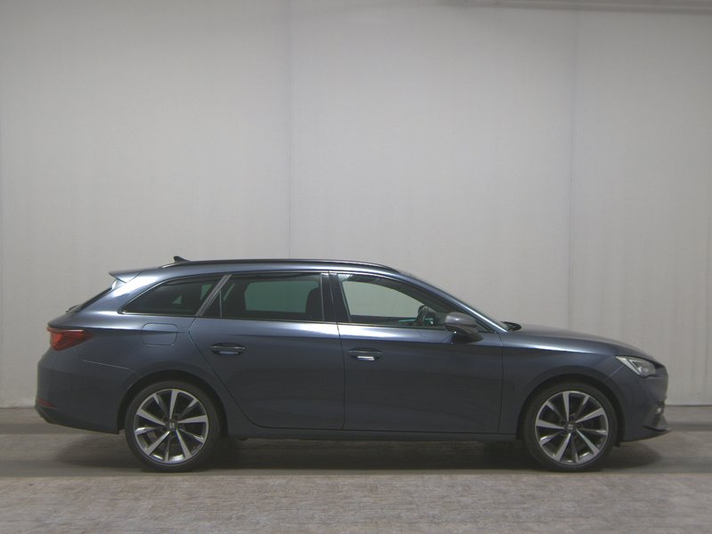SEAT Leon ST 2.0 TDI automatik FR-Line • ACC • Full LED