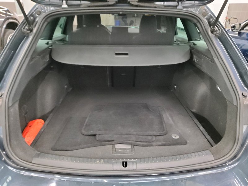 SEAT Leon ST 2.0 TDI automatik FR-Line • ACC • Full LED — 12