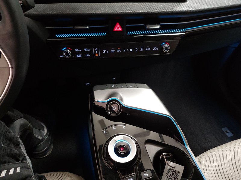 Kia EV6 • Head-Up Display • 360° kamera — 16