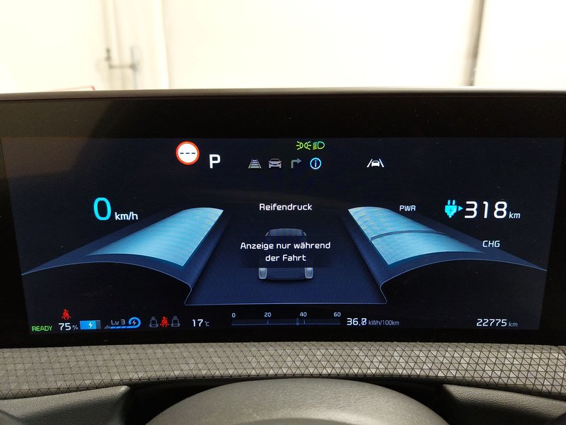 Kia EV6 • Head-Up Display • 360° kamera — 24