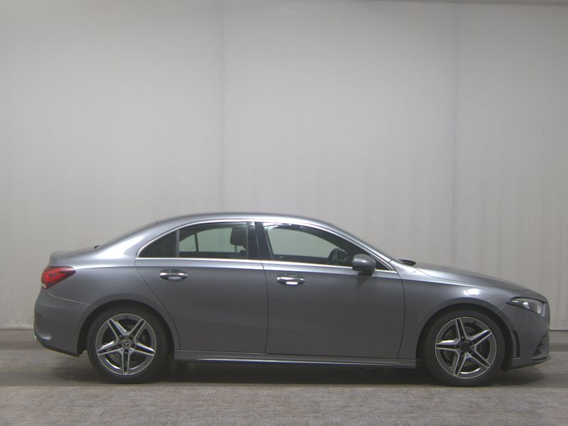 Mercedes-Benz A 220 d automatik AMG Line • Full LED • Alcantara