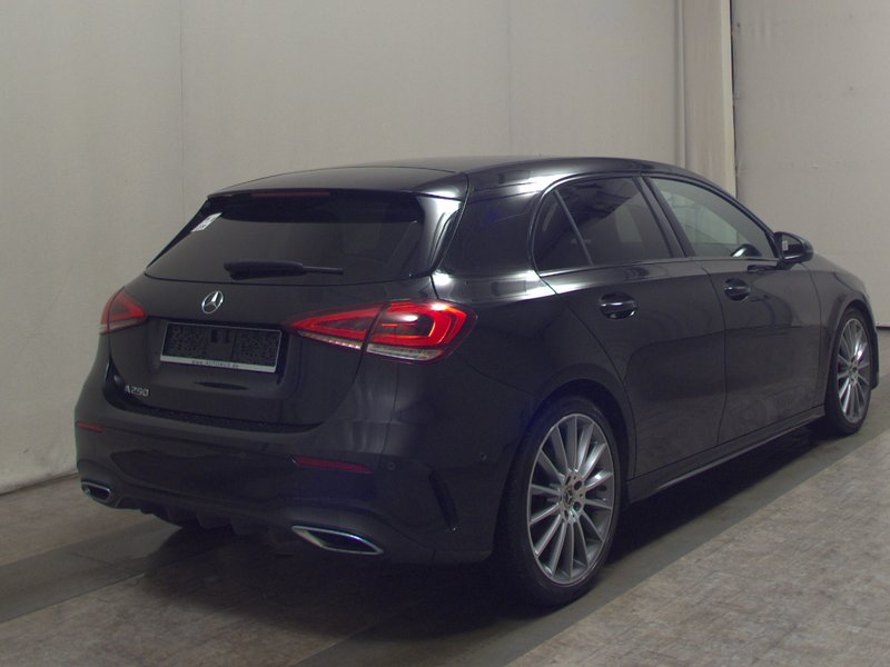Mercedes-Benz A 250 AMG Line automatik • Full LED • digitalni instrumenti — 4