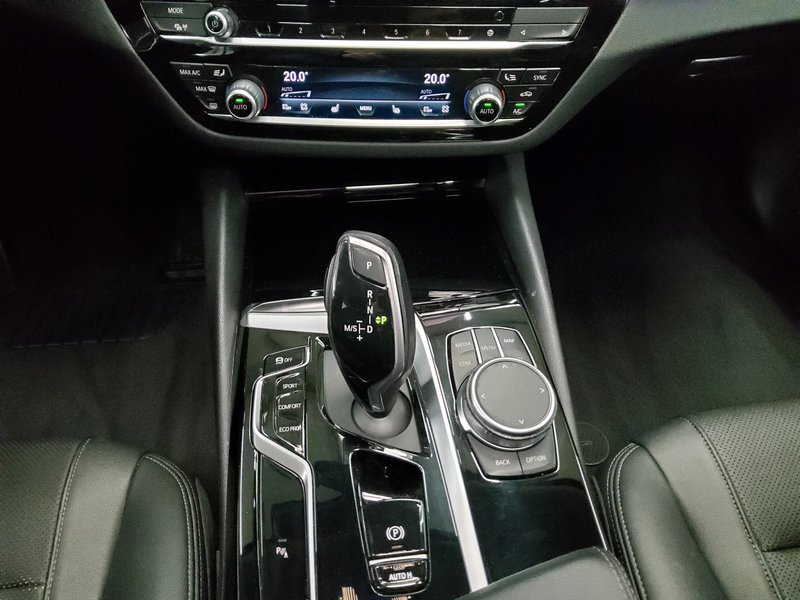 BMW 520d xDrive automatik • panorama • HUD — 6