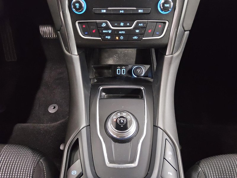 Ford Mondeo Turnier 2.0 EcoBlue automatik Titanium • kuka za vuču • LED — 6