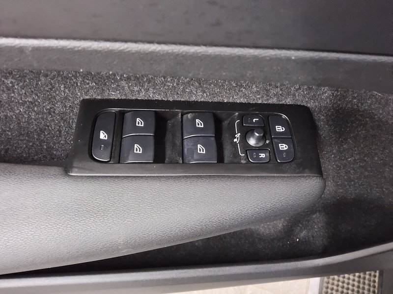 Volvo XC40 T4 Recharge automatik Inscription • električna peta vrata • Full LED — 10