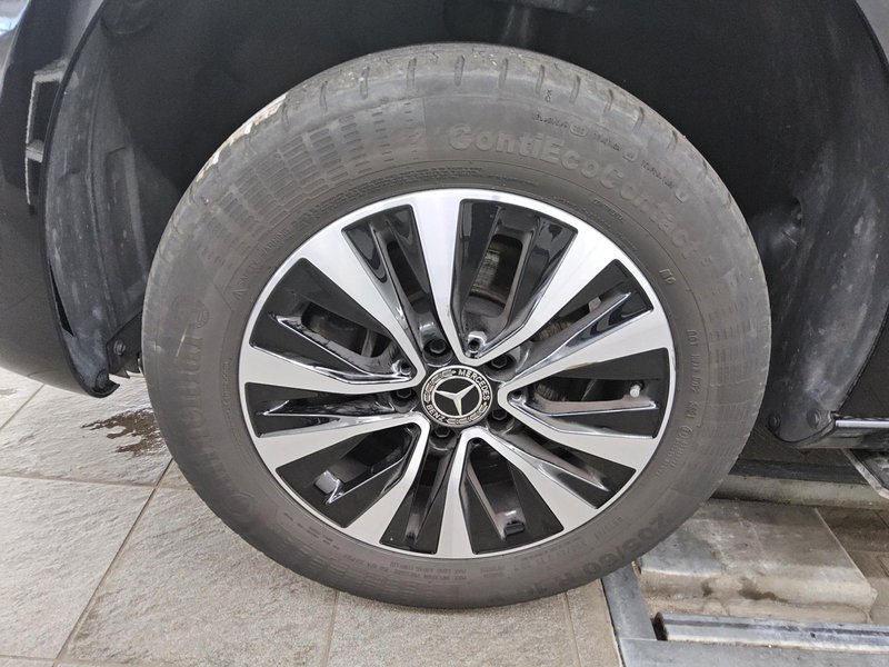Mercedes-Benz A 200 d automatik • panorama • ACC — 11