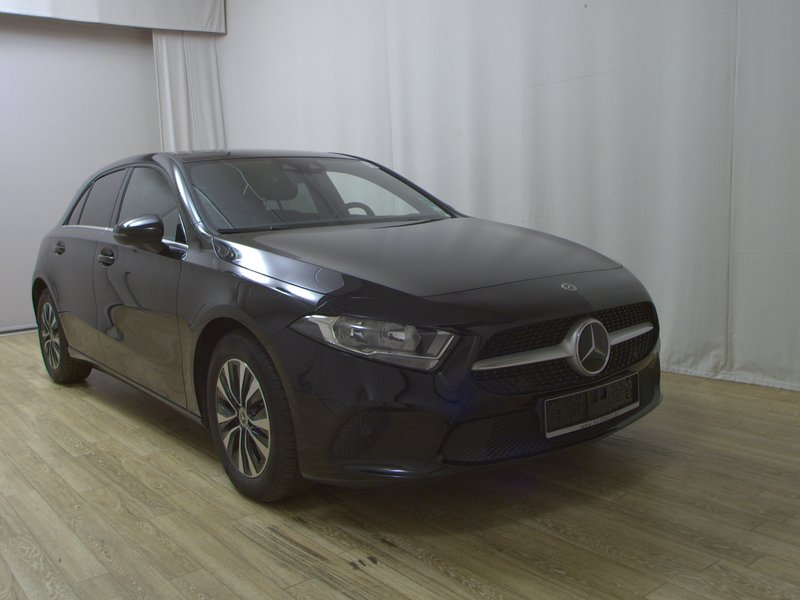 Mercedes-Benz A 200 d automatik • panorama • ACC — 3