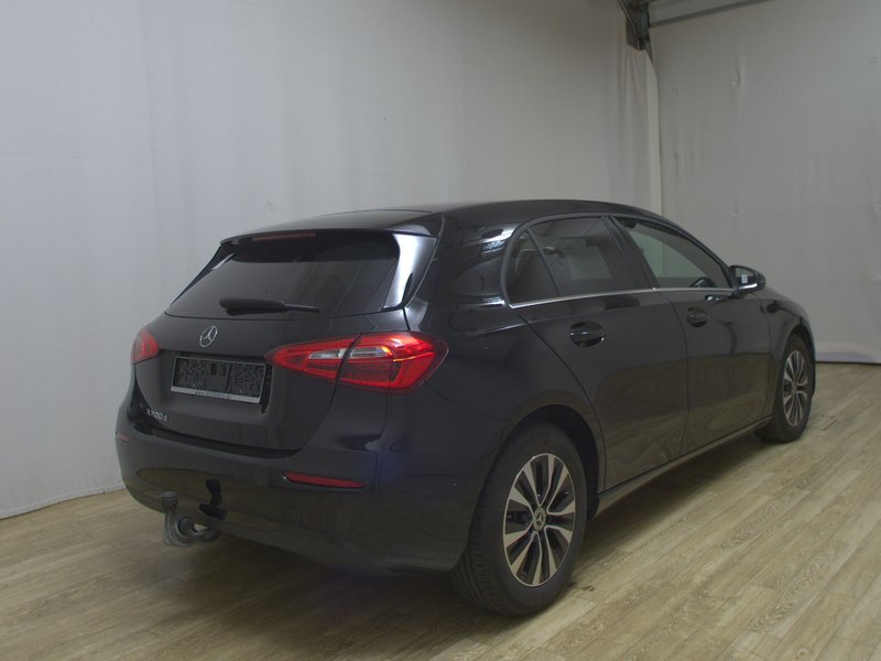 Mercedes-Benz A 200 d automatik • panorama • ACC — 4