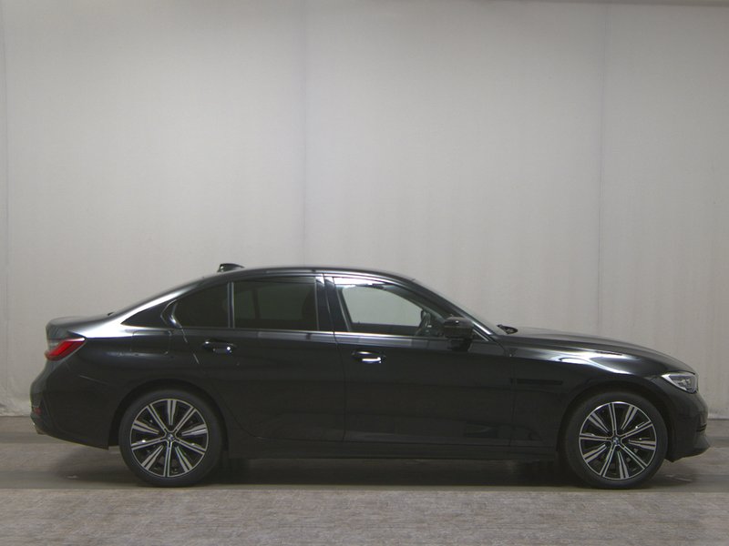 BMW 320d xDrive automatik Sport Line • ACC • Full LED