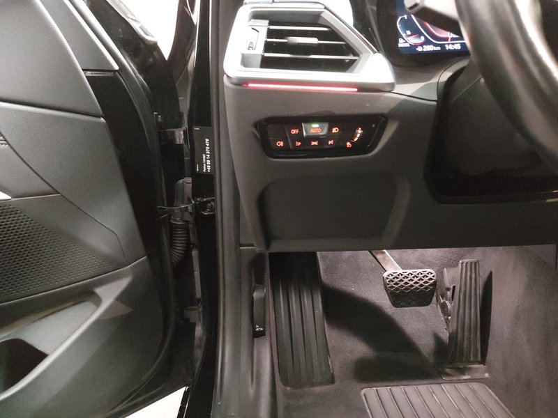 BMW 320d xDrive automatik Sport Line • ACC • Full LED — 7