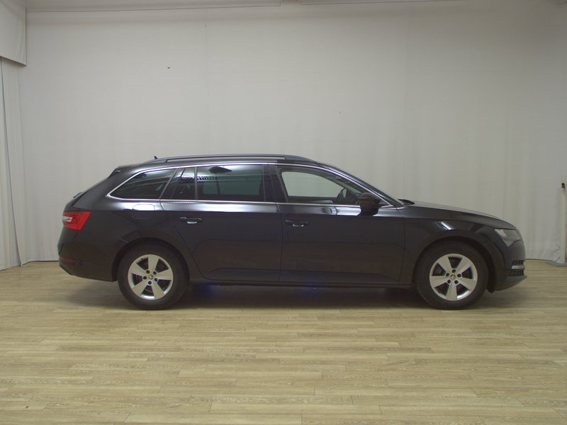 Škoda Superb Kombi 2.0 TDI automatik Ambition • ACC • Full LED