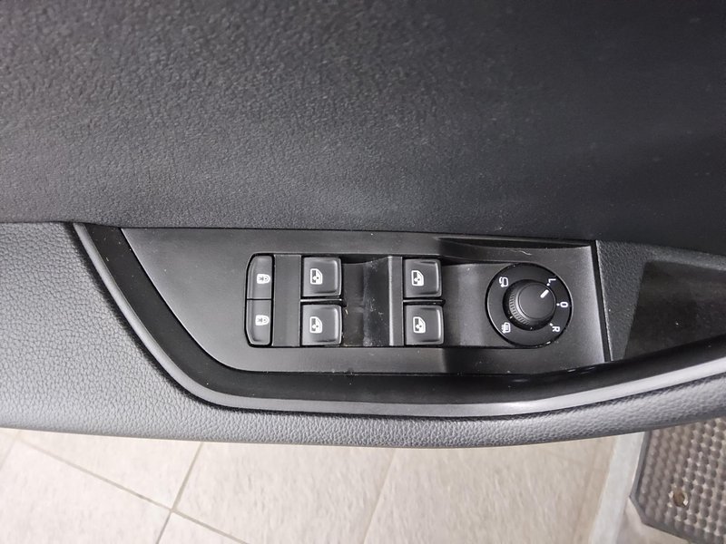 Škoda Superb Kombi 2.0 TDI automatik Ambition • ACC • Full LED — 10