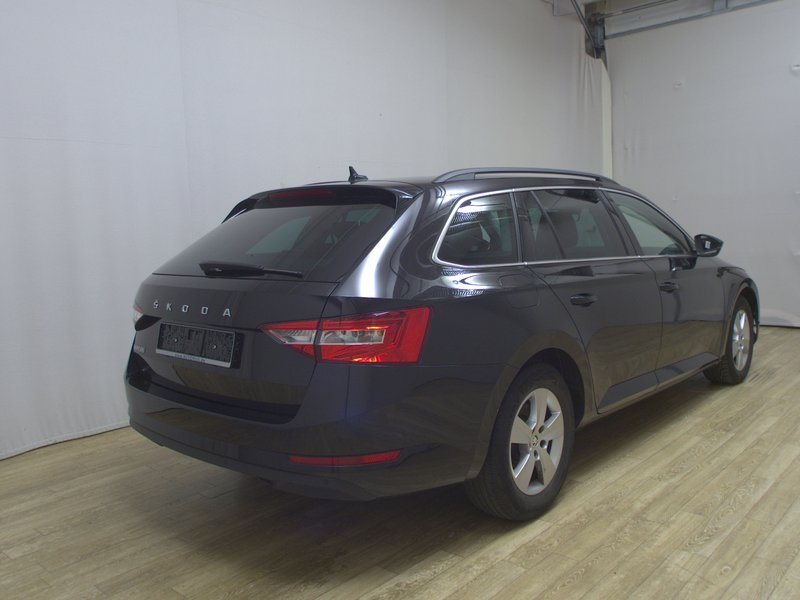 Škoda Superb Kombi 2.0 TDI automatik Ambition • ACC • Full LED — 4